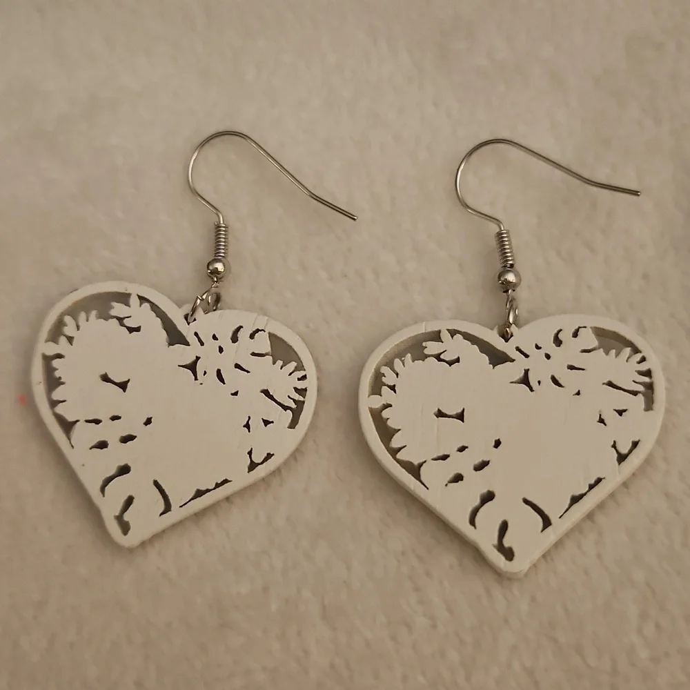Vintage 1980s Floral Tropical Wood Heart Drop Earrings